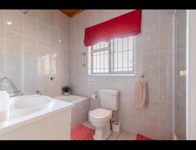 7 BEDROOM GUEST HOUSE FOR SALE IN PLATTEKLOOF